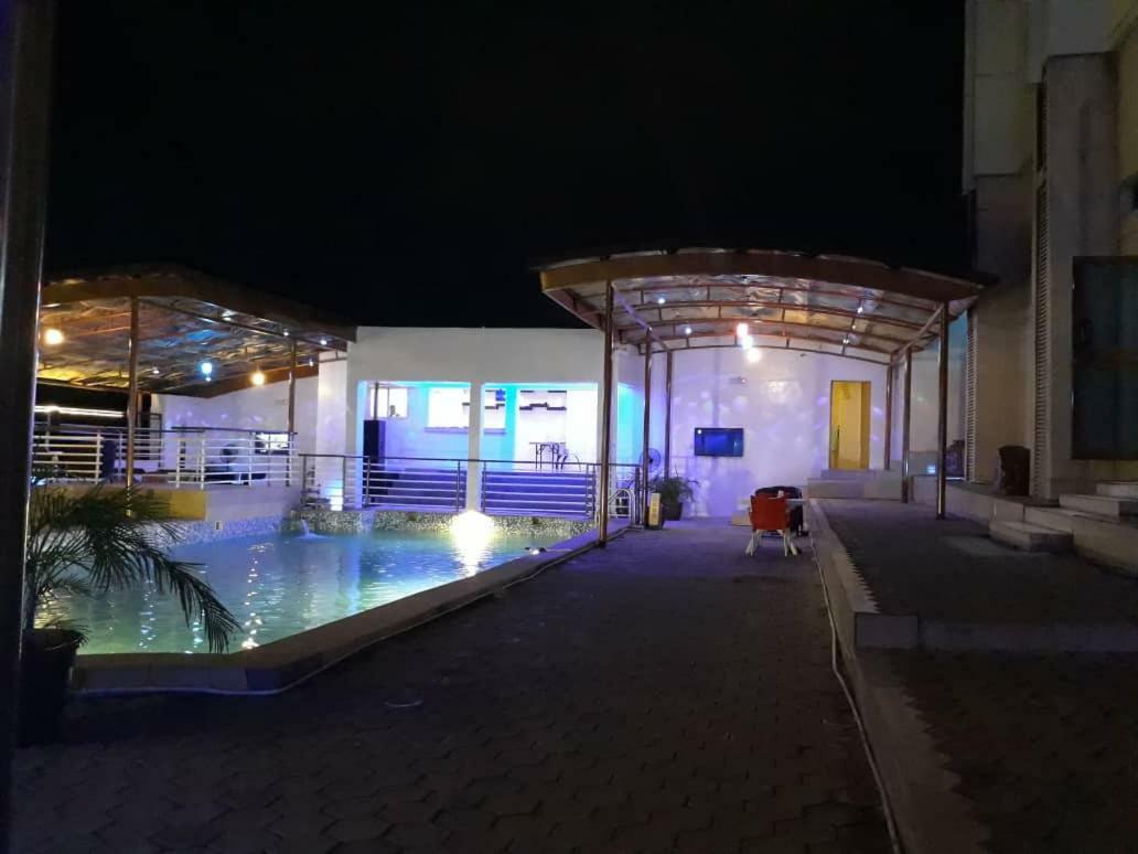 Presken Hotels @ Абуджа Екстериор снимка